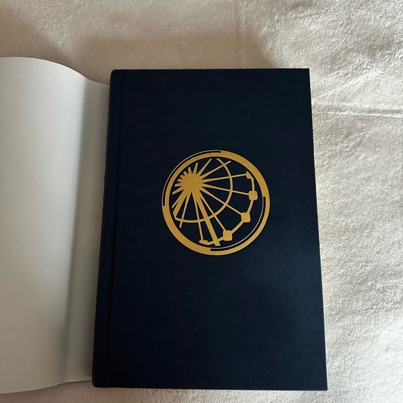 Four by Veronica Roth - hardback - Picture 4 of 5